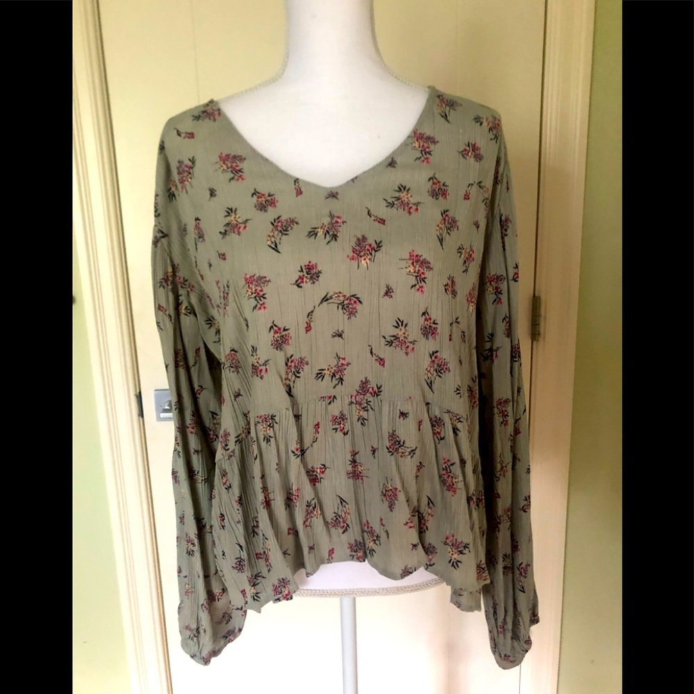 NWT Sim and Sam Floral top